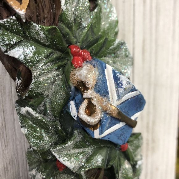 Santa Round Resin Welcome Wreath With Bell Candy Cane & Train & Presents / Gifts - Picture 8 of 9